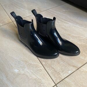 Women’s Black Glossy Chelsea Ankle Rain Booties
